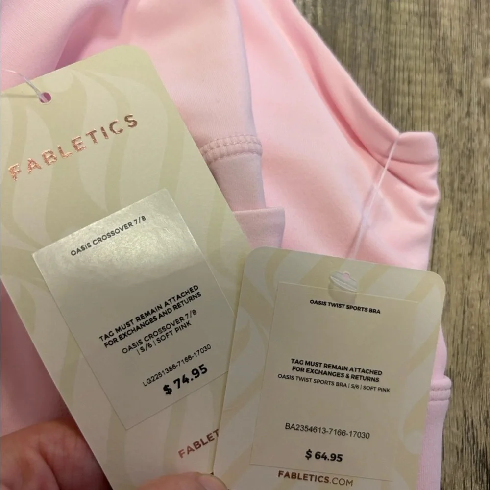 Pink Women's Fabletics active Set - Picture 4 of 4